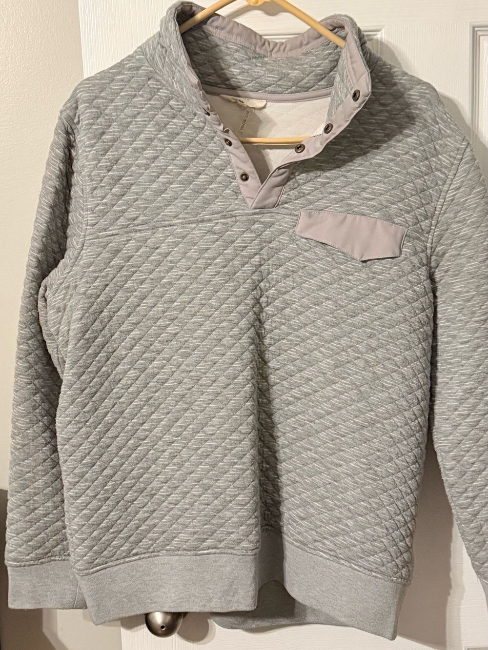 Women's Quilted V-Neck Pullover Sweater - Light Gray
